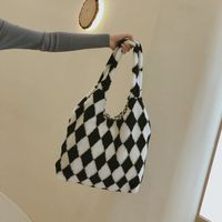 Women's Vintage Style Lingge Plush Shopping Bags main image 1