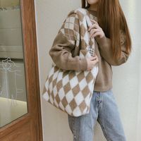 Women's Vintage Style Lingge Plush Shopping Bags main image 3