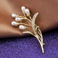 Moda Grano Perla De Imitación Aleación Embutido Diamantes De Imitación Mujeres Broches main image 1