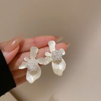 Sweet Flower Arylic Imitation Pearl Women's Ear Studs 1 Pair main image 4
