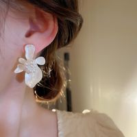 Sweet Flower Arylic Imitation Pearl Women's Ear Studs 1 Pair main image 3