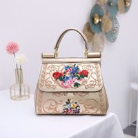 Women's Medium All Seasons Pu Leather Flower Fashion Embroidery Square Flip Cover Handbag sku image 3