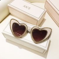 Fashion Heart Shape Resin Special-shaped Mirror Rhinestone Full Frame Women's Sunglasses main image 3