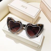 Fashion Heart Shape Resin Special-shaped Mirror Rhinestone Full Frame Women's Sunglasses main image 4