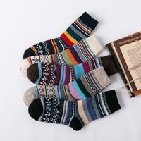 Unisex Ethnischer Stil Totem Farbblock Kaninchenfell Wolle Crew Socken 1 Paar sku image 2