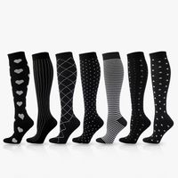 Femmes Mode Bande Forme De Cœur Nylon Jacquard Crew Socks main image 1