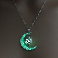Fashion Hot Sale Moon Represents My Heart Luminous Necklace Heart Pendant Wholesale Nihaojewelry sku image 2