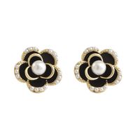 Fashion Geometric Flower Copper Inlay Artificial Pearls Ear Studs 1 Pair main image 4