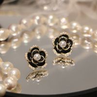 Moda Geométrico Flor Cobre Embutido Perlas Artificiales Pendientes 1 Par main image 1