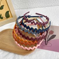 Casual Waves Plastic Hair Band 1 Piece main image 1