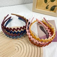 Casual Waves Plastic Hair Band 1 Piece main image 2