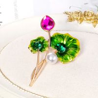 Fashion Lotus Leaf Alloy Inlay Artificial Pearls Rhinestones Women's Brooches main image 1