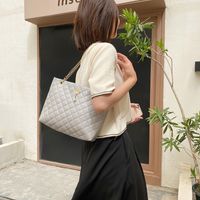 Women's Large Pu Leather Solid Color Lingge Fashion Square Magnetic Buckle Tote Bag main image 4