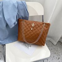 Femmes Grande Faux Cuir Couleur Unie Lingge Mode Carré Boucle Magnétique Sac À Main sku image 6