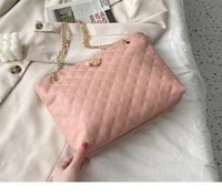 Mujeres Grande Cuero Sintético Color Sólido Lingge Moda Cuadrado Hebilla Magnética Bolso De Mano sku image 5