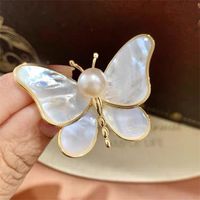Sweet Butterfly Alloy Artificial Pearls Women's Brooches main image 3