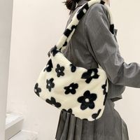 Femmes Moyen Automne Hiver Peluche Couleur Unie Mignon Carré Fermeture Éclair Sac Sous Les Bras main image 6