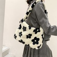 Women's Medium Autumn&winter Plush Solid Color Cute Square Zipper Underarm Bag main image 1
