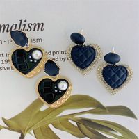 Fashion Heart Shape Alloy Inlay Artificial Pearls Rhinestones Women's Drop Earrings 1 Pair main image 1