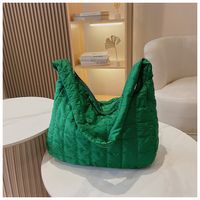 Femmes Grande Flanelle Couleur Unie Lingge Mode Carré Fermeture Éclair Sac Bandoulière sku image 3