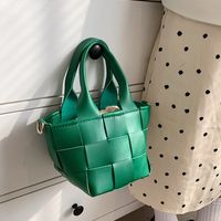 Women's Medium Summer Pu Leather Solid Color Lingge Fashion Bucket String Handbag sku image 6