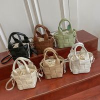 Women's Medium Summer Pu Leather Solid Color Lingge Fashion Bucket String Handbag main image 1