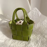 Women's Medium Summer Pu Leather Solid Color Lingge Fashion Bucket String Handbag sku image 4