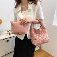 Women's Medium Summer Pu Leather Solid Color Lingge Vacation Square Magnetic Buckle Handbag main image 5