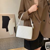 Femmes Moyen Printemps Été Faux Cuir Couleur Unie Mode Seau Fermeture Éclair Sac Carré main image 4