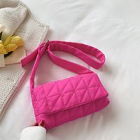 Mujeres Medio El Verano Nylon Color Sólido Lingge Moda Cuadrado Hebilla Magnética Bolsa De Hombro sku image 5