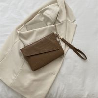 Women's Medium Pu Leather Solid Color Vintage Style Magnetic Buckle Envelope Bag sku image 2