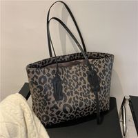 Women's Large Pu Leather Leopard Vintage Style Zipper Tote Bag main image 4