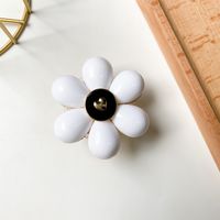 Small Fresh Flower Three-dimensional Stable Portable Mobile Phone Holder sku image 1