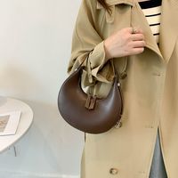 Women's Medium Pu Leather Solid Color Fashion Paint Finish Dumpling Shape Zipper Shoulder Bag main image 4