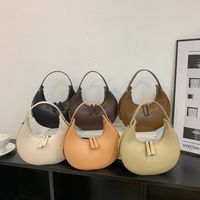 Women's Medium Pu Leather Solid Color Fashion Paint Finish Dumpling Shape Zipper Shoulder Bag main image 3
