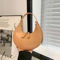 Women's Medium Pu Leather Solid Color Fashion Paint Finish Dumpling Shape Zipper Shoulder Bag main image 1