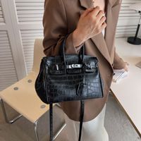 Women's Medium Pu Leather Solid Color Vintage Style Square Lock Clasp Shoulder Bag sku image 1