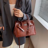 Women's Medium Pu Leather Solid Color Vintage Style Square Lock Clasp Shoulder Bag sku image 5