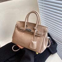 Women's Medium Pu Leather Solid Color Vintage Style Square Lock Clasp Shoulder Bag main image 6