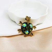 Fashion Tortoise Alloy Plating Artificial Gemstones Women's Brooches main image 3