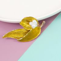 Elegant Leaf Imitation Pearl Alloy Women's Brooches 1 Piece main image 3