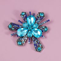 Elegant Water Droplets Alloy Rhinestone Women's Brooches 1 Piece main image 3