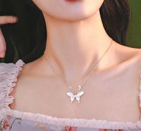 Simple Style Butterfly Titanium Steel Gold Plated Artificial Pearls Shell Pendant Necklace main image 1