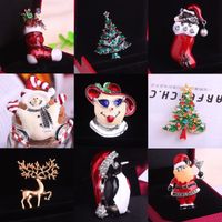 Estilo De Dibujos Animados Gorro Navideño Árbol De Navidad Calcetines Navideños Aleación Enchapado Diamante Artificial Mujeres Broches main image 11