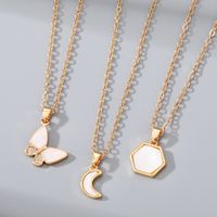 Fashion Moon Butterfly Alloy Inlay Rhinestones Shell Women's Pendant Necklace 1 Piece main image 1