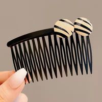 Retro Geometric Stripe Arylic Pom Poms Hair Combs sku image 4