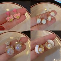 1 Pair Retro Heart Shape Flower Alloy Plating Artificial Pearls Rhinestones Women's Drop Earrings main image 3