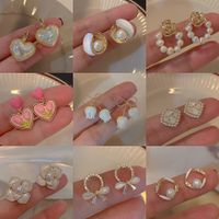 1 Pair Retro Heart Shape Flower Alloy Plating Artificial Pearls Rhinestones Women's Drop Earrings main image 5