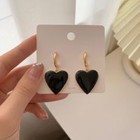 1 Pair Retro Heart Shape Alloy Women's Earrings main image 2