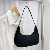 Women's Medium Nylon Solid Color Fashion Dumpling Shape Zipper Crossbody Bag main image 3
